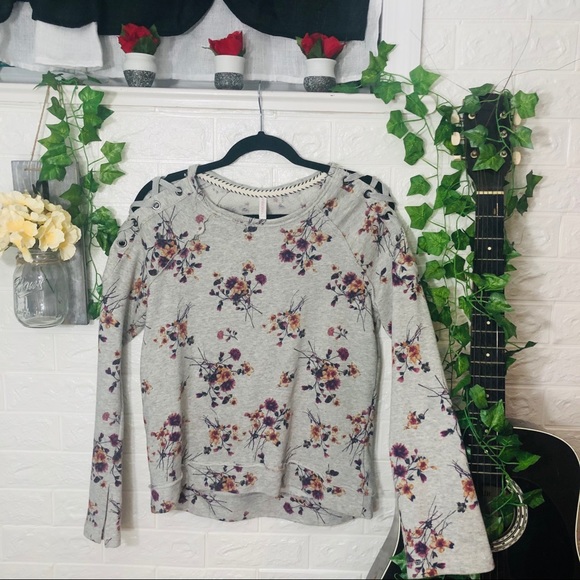 •🌼3/$30🌼Xhiliration Grey Floral Printed Crew Neck Sweater Size Medium - Picture 5 of 16